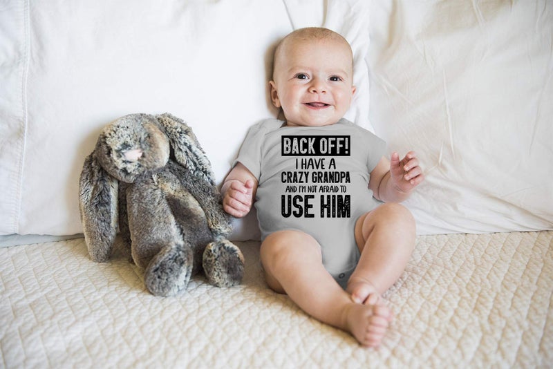 Funnwear ابتعد !! لدي جد مجنون ولست خائفًا من استخدامه - بدلة أطفال مضحكة (حديثي الولادة، رمادي رياضي) - Image 3